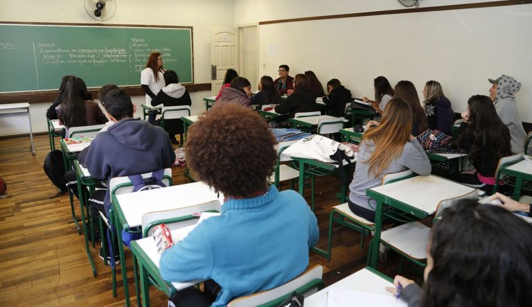 Governo apresenta projeto de lei para reajustar salário dos professores em até 11,31%