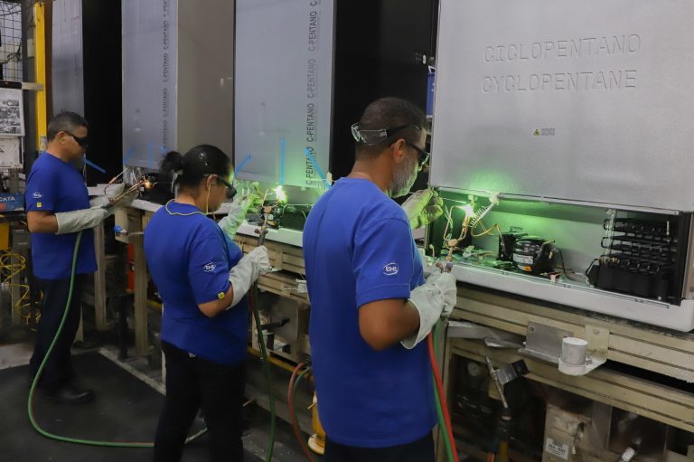 Capital e Interior em alta: 82% dos municípios têm saldo positivo de empregos em 2025