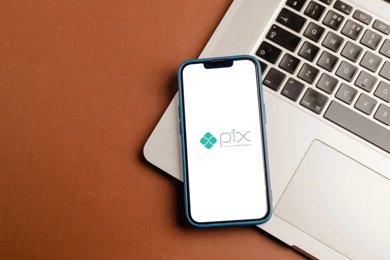 Pix automático, agendado, por aproximação, parcelado e mais: o que é cada um?