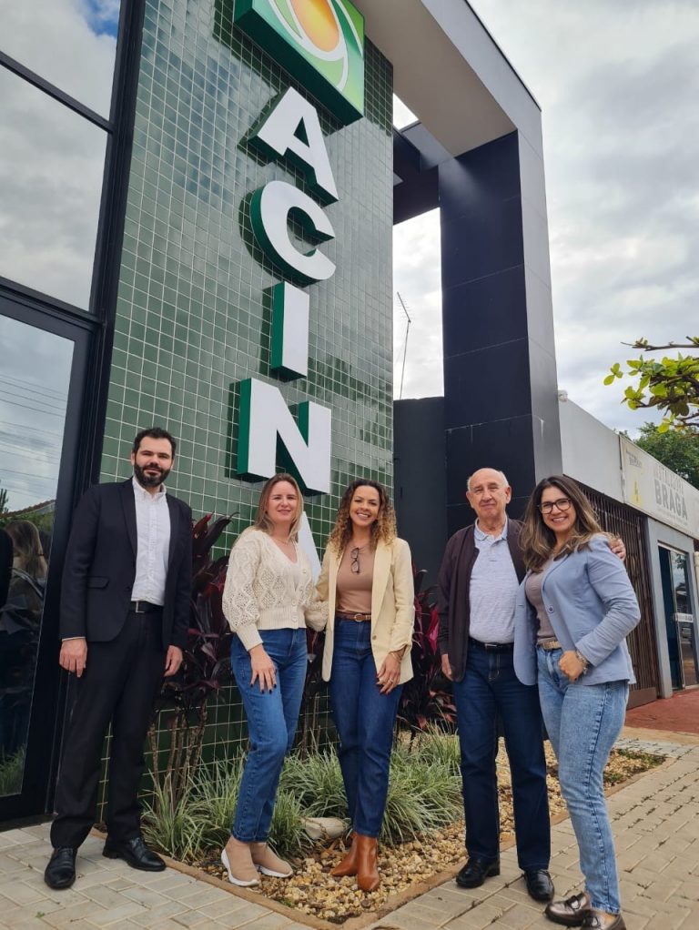 Representantes da Fecomércio visitam associações comerciais para orientar sobre convenção coletiva