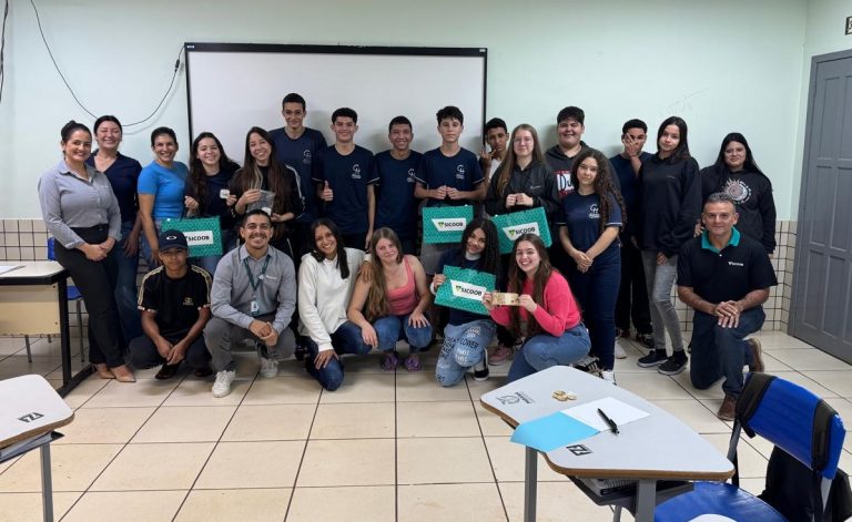 Sicoob promove palestra sobre Educação Ambiental para alunos do Colégio Humberto de Jesuítas