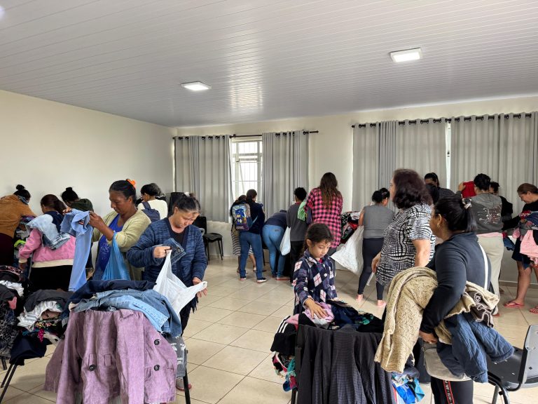 Jesuítas dá início à Campanha do Agasalho e distribui mais de 1.000 peças de roupas Ação contempla moradores da sede, Carajá e Vila São Paulo