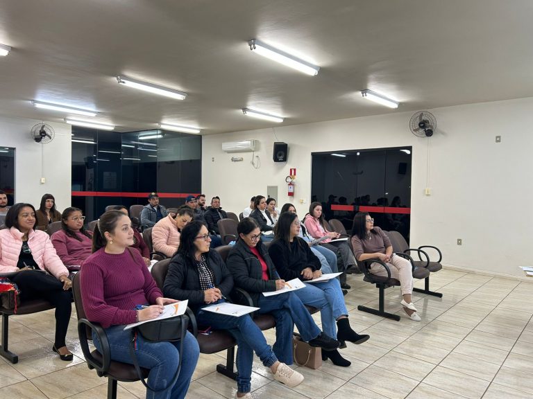 Curso “Excelência no Atendimento ao Cliente” é realizado em Iracema do Oeste