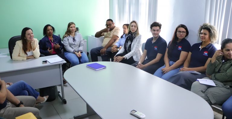Diálogo e planejamento marcam primeira reunião de Franciane Micheletto com equipe administrativa da Saúde