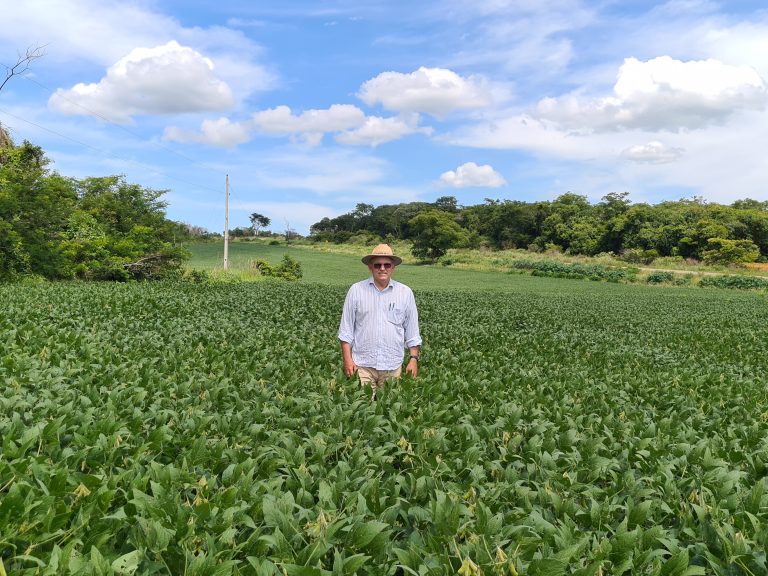 Mestre das sementes de soja no Cerrado : Sebastião Pedro Neto é produtor de sementes e pesquisador da Embrapa Cerrados