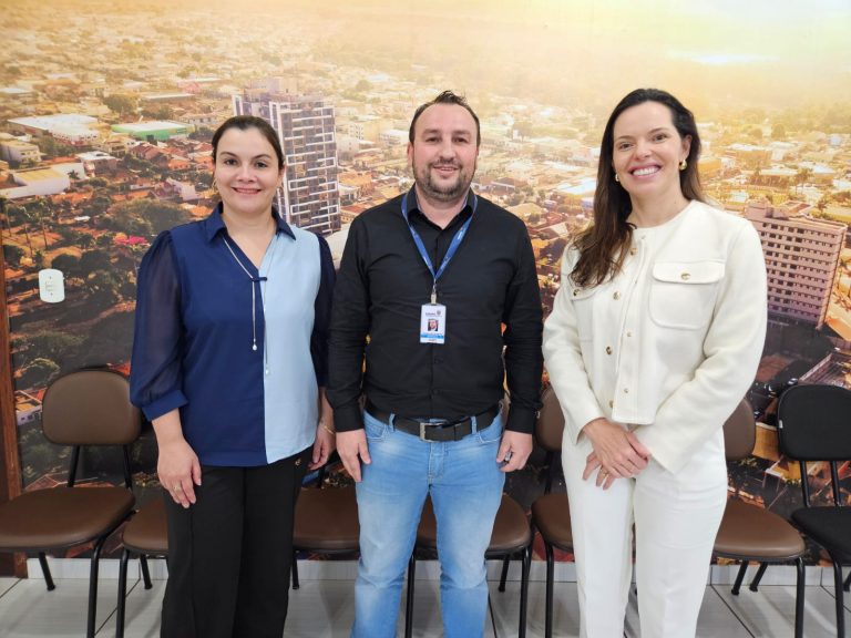 Reunião discute projetos para atendimento à mulher e ao idoso no município de Assis Chateaubriand