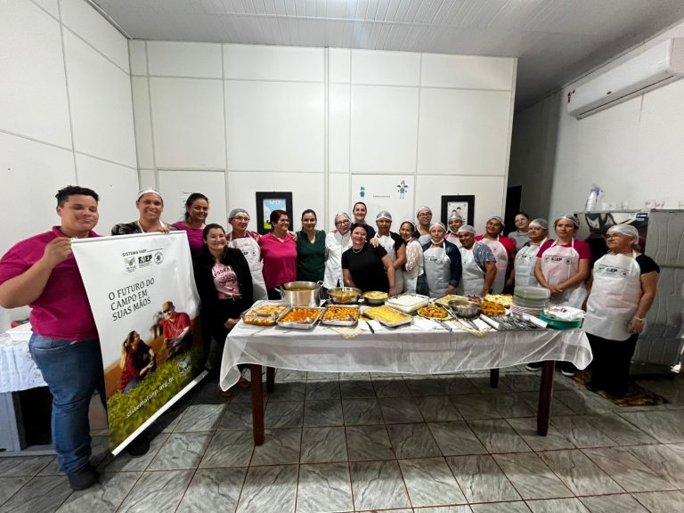 Encerramento do curso de derivados de mandioca no Encantado do Oeste