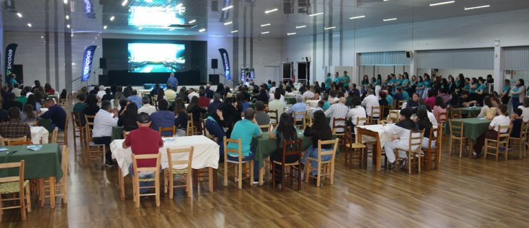Sicoob Médio Oeste realiza jantar para grupo exclusivo de consórcio