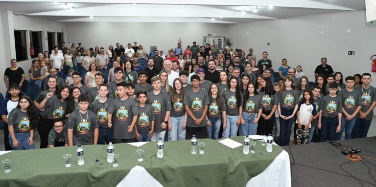 Sicoob Médio Oeste constitui cooperativa mirim no Colégio Vinícius de Moraes em Tupãssi