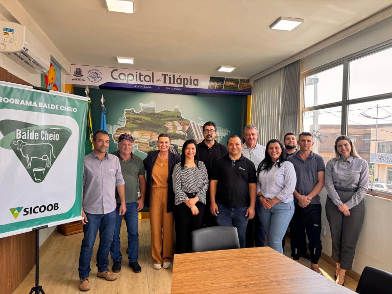 Sicoob e Prefeitura de Nova Aurora oficializam parceria para expansão do programa Balde Cheio