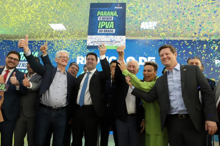 Presidente Marcel Micheletto acompanha sanção, pelo governador Ratinho Junior, da lei que reduz IPVA em 45% no Paraná – o menor do Brasil