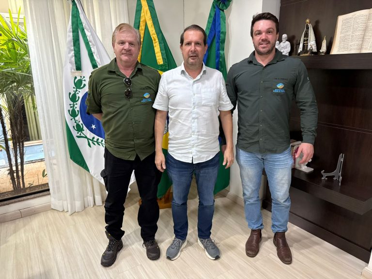 Micheletto recebe representantes do IAT para tratar do Aterro Sanitário de Assis Chateaubriand