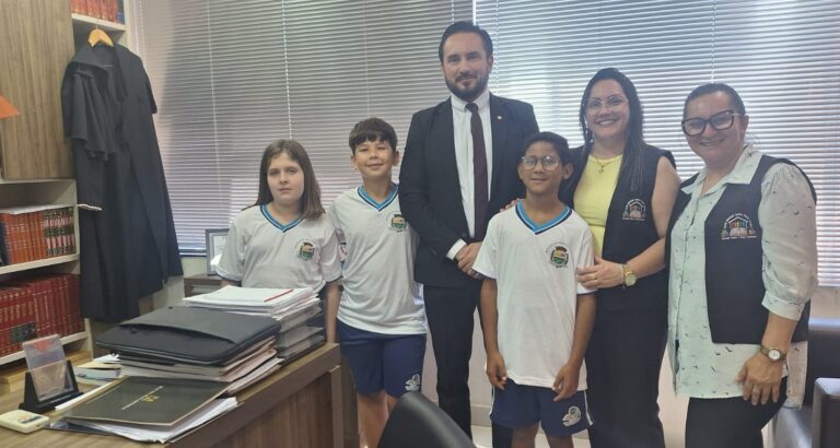 Sicoob Médio Oeste: presidente, vice e diretores são convidados para a constituição de mais uma cooperativa mirim