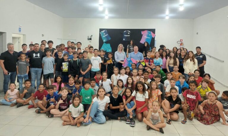 Iracema do Oeste entrega materiais para o Projeto Construindo Cidadania em parceria com a Copacol