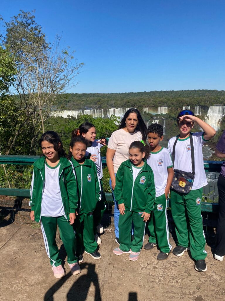 Alunos de Iracema do Oeste visitam à Itaipu e Cataratas após conquista em concurso ambiental