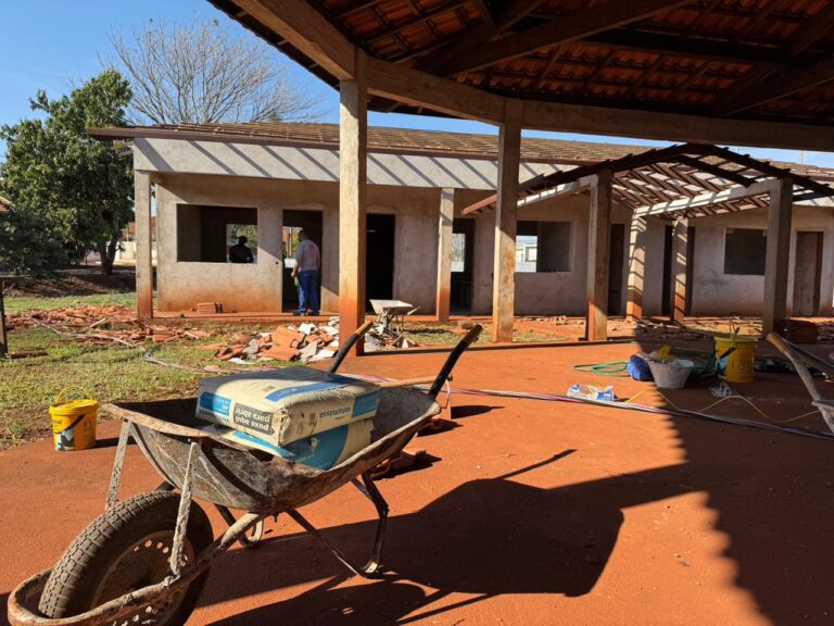 Obras da nova escola do distrito do Carajá são retomadas
