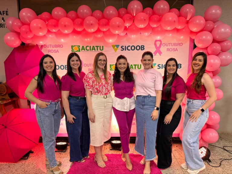 Outubro Rosa: Sicoob promove palestras de conscientização em parceria com ACIATU e ACICAF