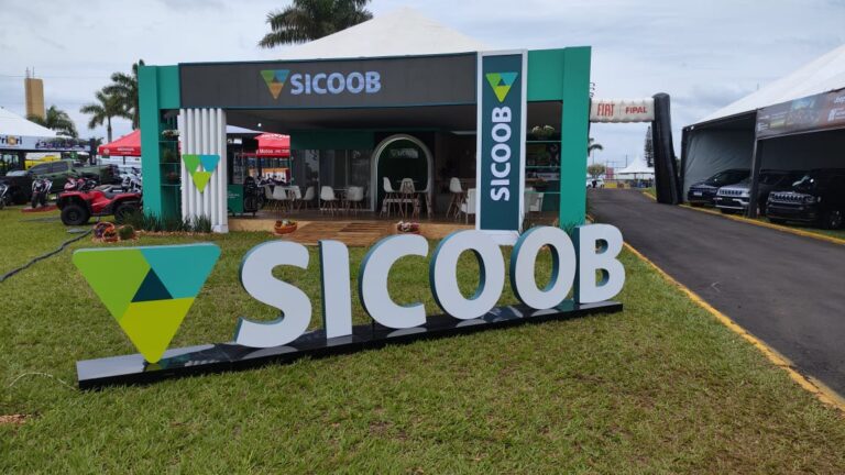 Sicoob Médio Oeste na Expo Assis 2025: faça negócios e ganhe prêmios na hora