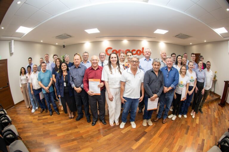 Copacol destina R$ 2,6 milhões para Apaes e hospitais da região