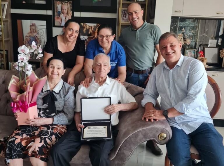 ACIAC homenageia empresário Salomão Folly, da Casa dos Retalhos, pelos 50 anos de associativismo