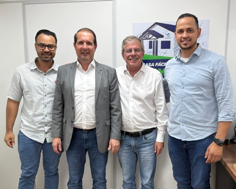 Condomínio do Idoso é pauta de encontro entre Micheletto e presidente da Cohapar