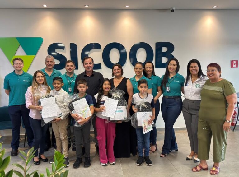 Alunos de Jardim participam do Concurso Cultural 2025 do Sicoob Médio Oeste que destaca talentos