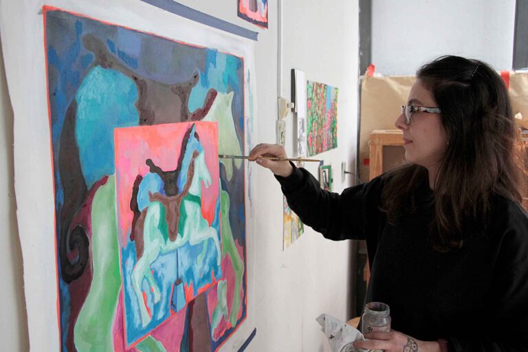 Entre o real e o fantástico: Laura Ridolfi é nova residente no Museu Casa Alfredo Andersen