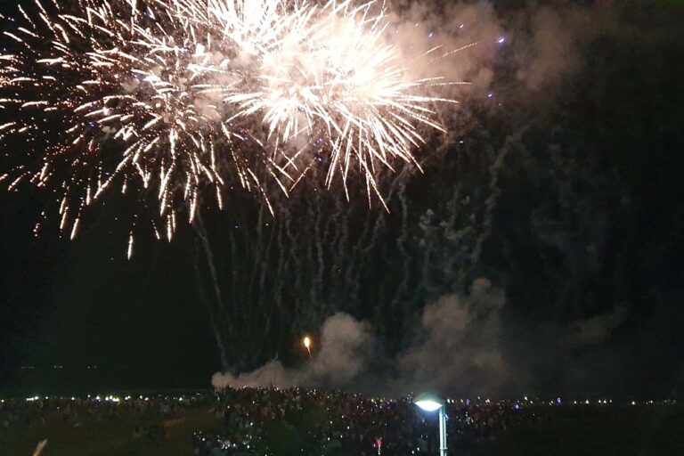 Saúde alerta para riscos de queimaduras com fogos e destaca o que fazer em casos de acidentes