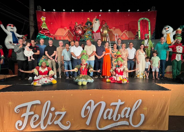Natal de Luz é aberto com grande público na Praça Central de Jesuítas