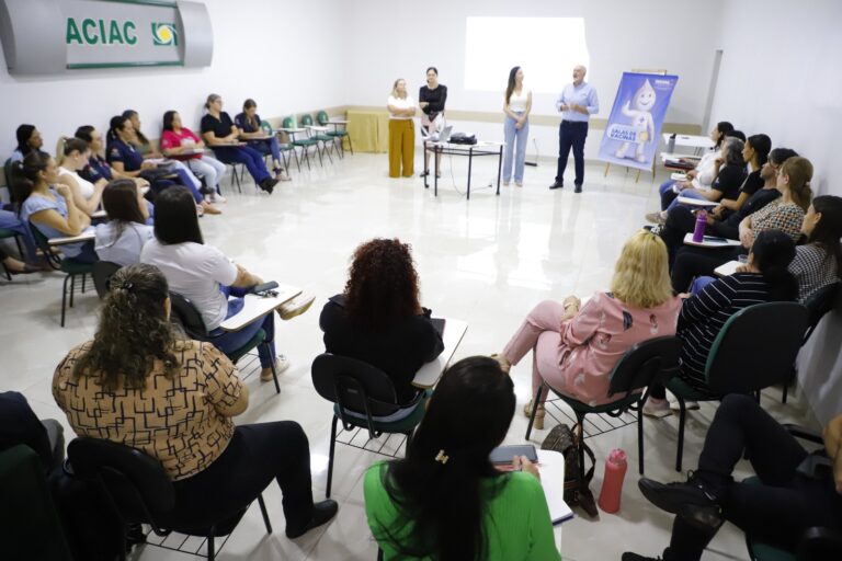 Capacitação em salas de vacinas e início da vacinação contra VSR em Assis Chateaubriand