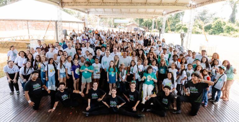 Sicoob: cooperativas mirins participam de evento “Juntos Somos 100” em Campo Mourão