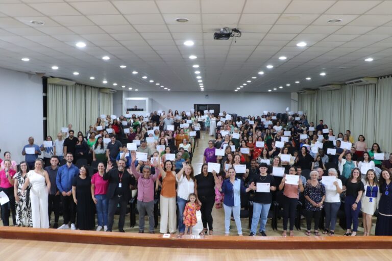 Qualificação profissional marca entrega de certificados do SENAR e SENAC em Assis Chateaubriand