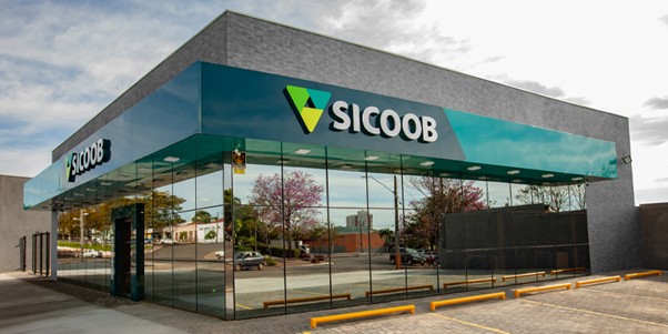 Sicoob fortalece linha de cartões internacionais com benefícios e um dos programas de pontos mais competitivos do mercado