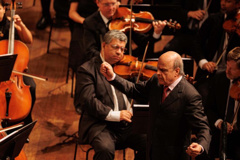 Orquestra Sinfônica do Paraná lota o Guairão no concerto que encerrou a temporada de 2025