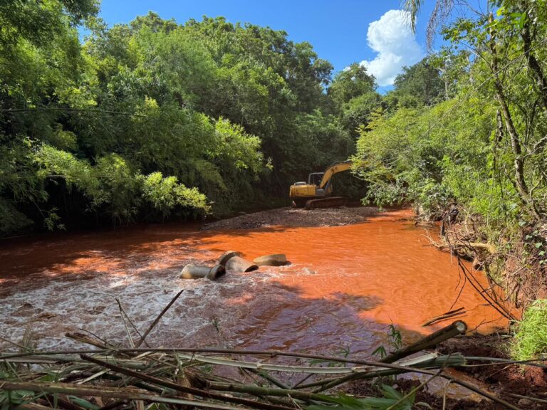 Prefeituras de Jesuítas e Formosa do Oeste realizam ação conjunta para adequação de tubulação na divisa dos municípios