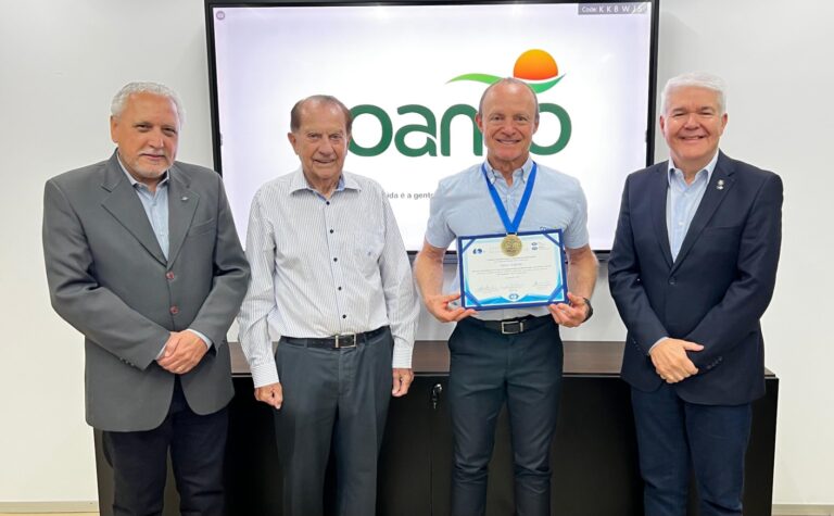 Presidente Executivo da Coamo recebe Medalha de Mérito em Gestão do CRA-PR