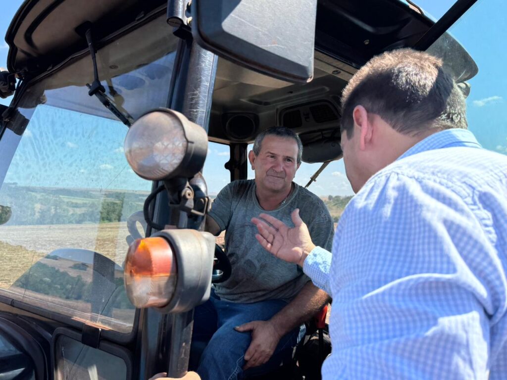 Acompanhamento dos trabalhos de manutenção em estradas rurais de Jesuítas