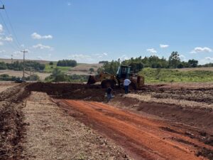 Acompanhamento dos trabalhos de manutenção em estradas rurais de Jesuítas