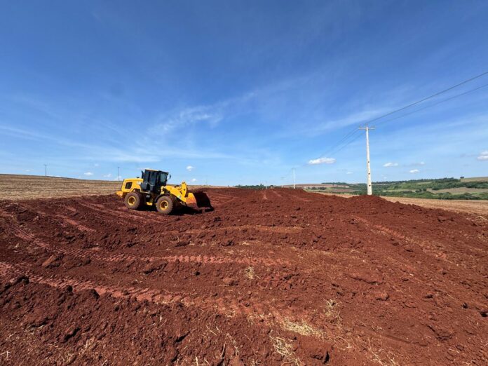Acompanhamento dos trabalhos de manutenção em estradas rurais de Jesuítas