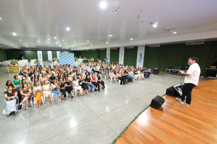 Bússolas que conduzem crianças ao conhecimento