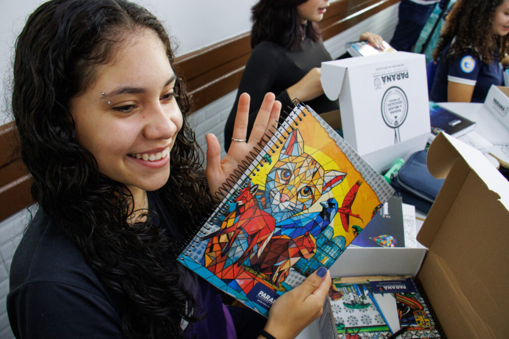 Mais matemática, IA e novos professores: volta às aulas no Paraná