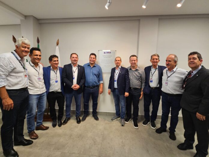 Moacir Micheletto é homenageado pela AMOP em evento especial