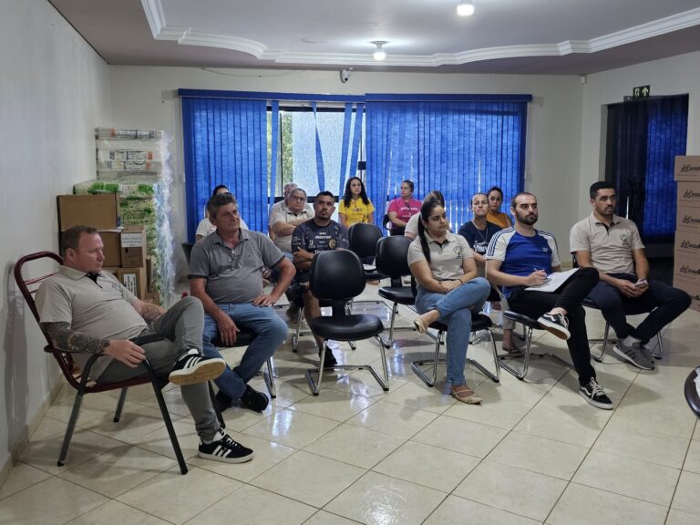 Iracema realiza reunião sobre o Plano Anual de Contratações
