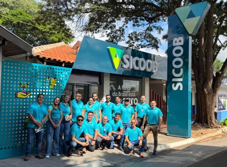 Sicoob protocola mais de R$ 220 milhões em negócios e consolida protagonismo na Expogrande 2026