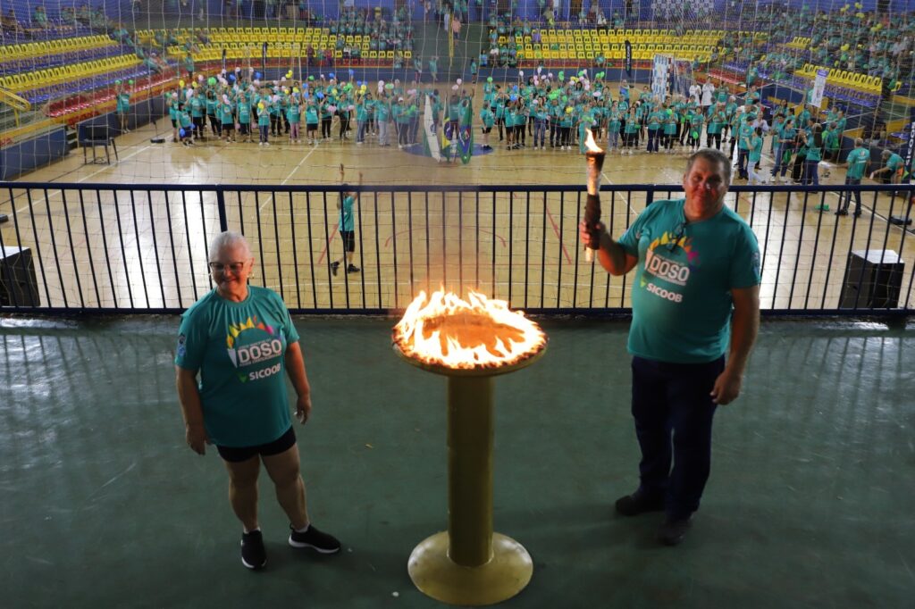 Sicoob repassa recursos para Jogos do Idoso