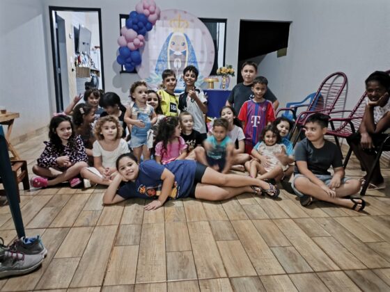 Crian&ccedil;a escolhe Nossa Senhora Aparecida como tema de sua festa de 7 anos