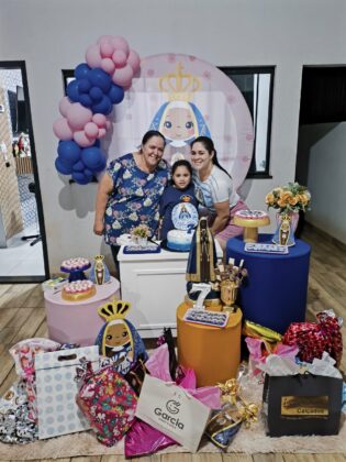 Crian&ccedil;a escolhe Nossa Senhora Aparecida como tema de sua festa de 7 anos
