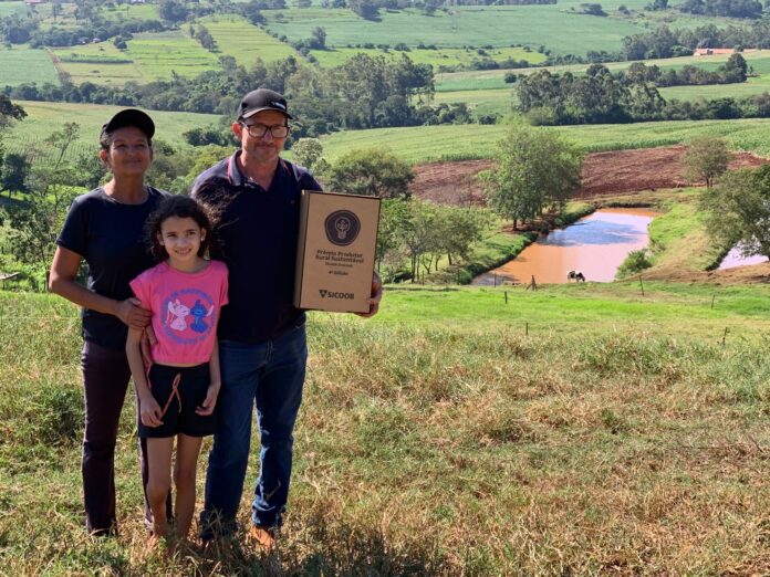 Cooperado do Sicoob é reconhecido no 4º Prêmio Produtor Sustentável da Central Unicoob