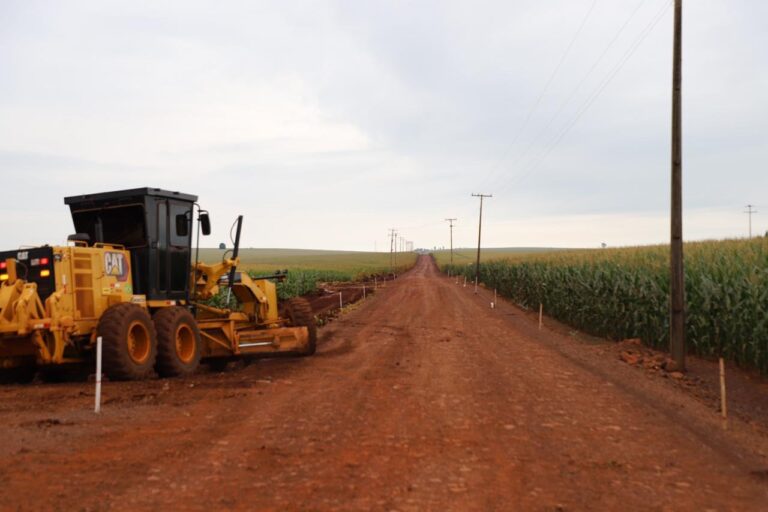 Iniciada obra de asfaltamento rural na Estrada Barreiro