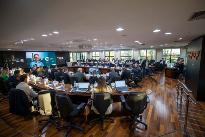 Sistemas Unicoob e Fiep fortalecem parceria para impulsionar a indústria paranaense